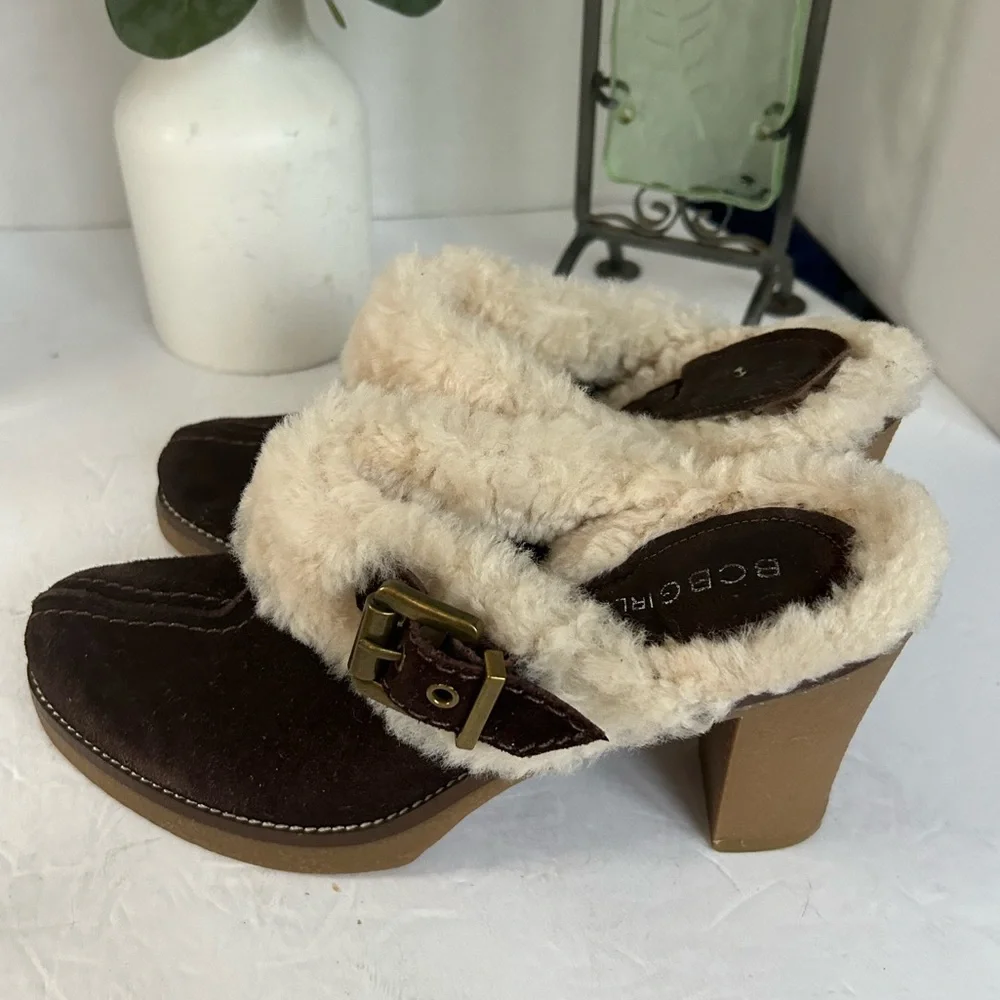 BCBG Fur Lined Brown Suede Chunky Heeled Bootie  Clogs. Size 6.5 - Picture 4 of 9